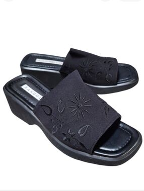 Vintage Bandolino Black B-Tapollo Embroidered Women's Slide Sandals - Size 8N